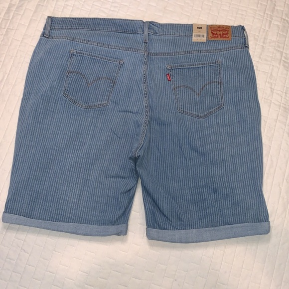NWT Levi’s Classic Bermuda Denim Shorts, Cuffed Hem, Pin Stripes, Size 24W - Picture 3 of 15